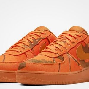 Mens gently worn  8.5 Realtree
Orange camouflage Nike Air Force 1! Nice